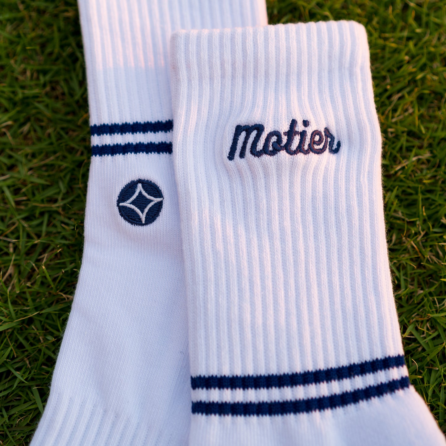 Pin Script Crew Socks (White/Navy)