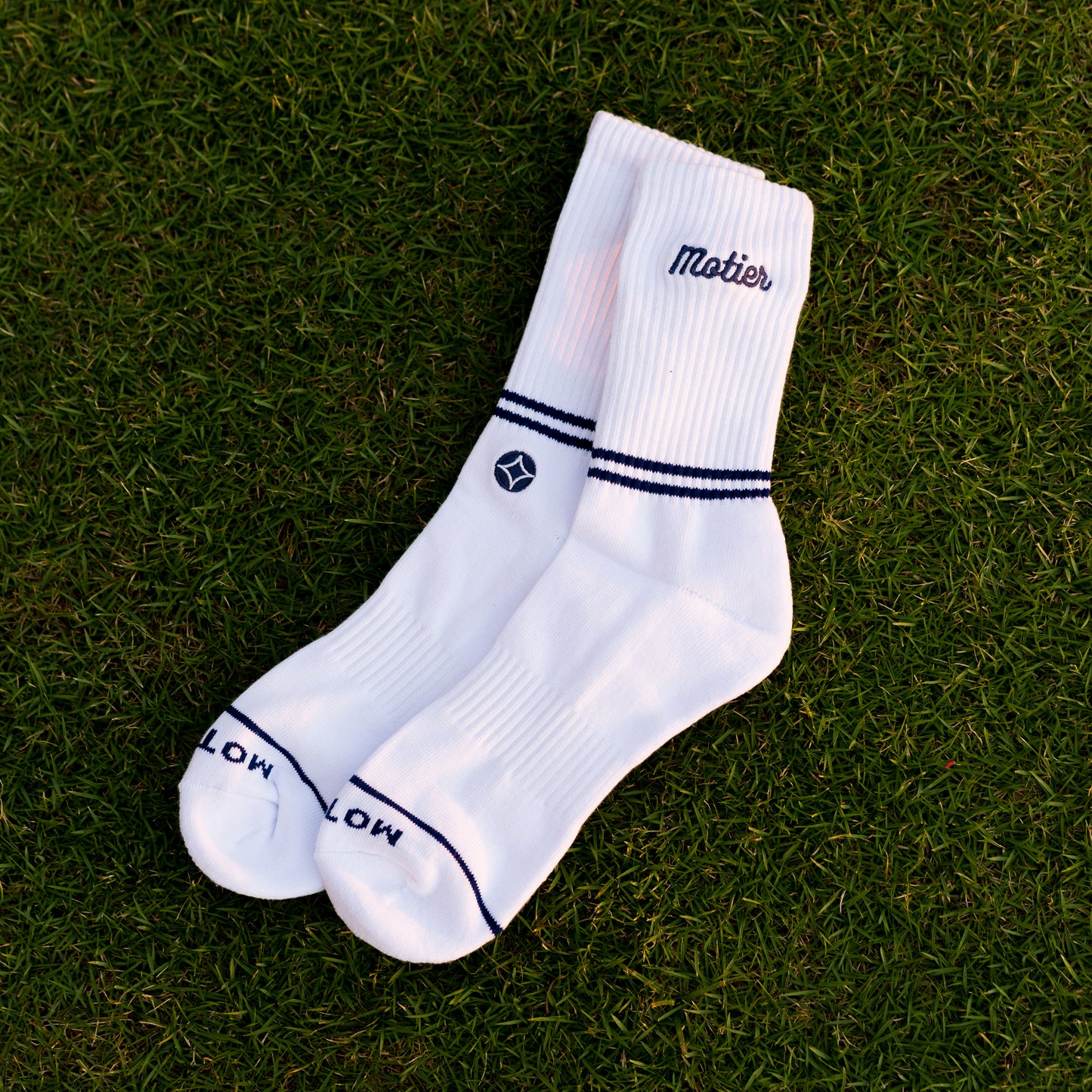 Pin Script Crew Socks (White/Navy)